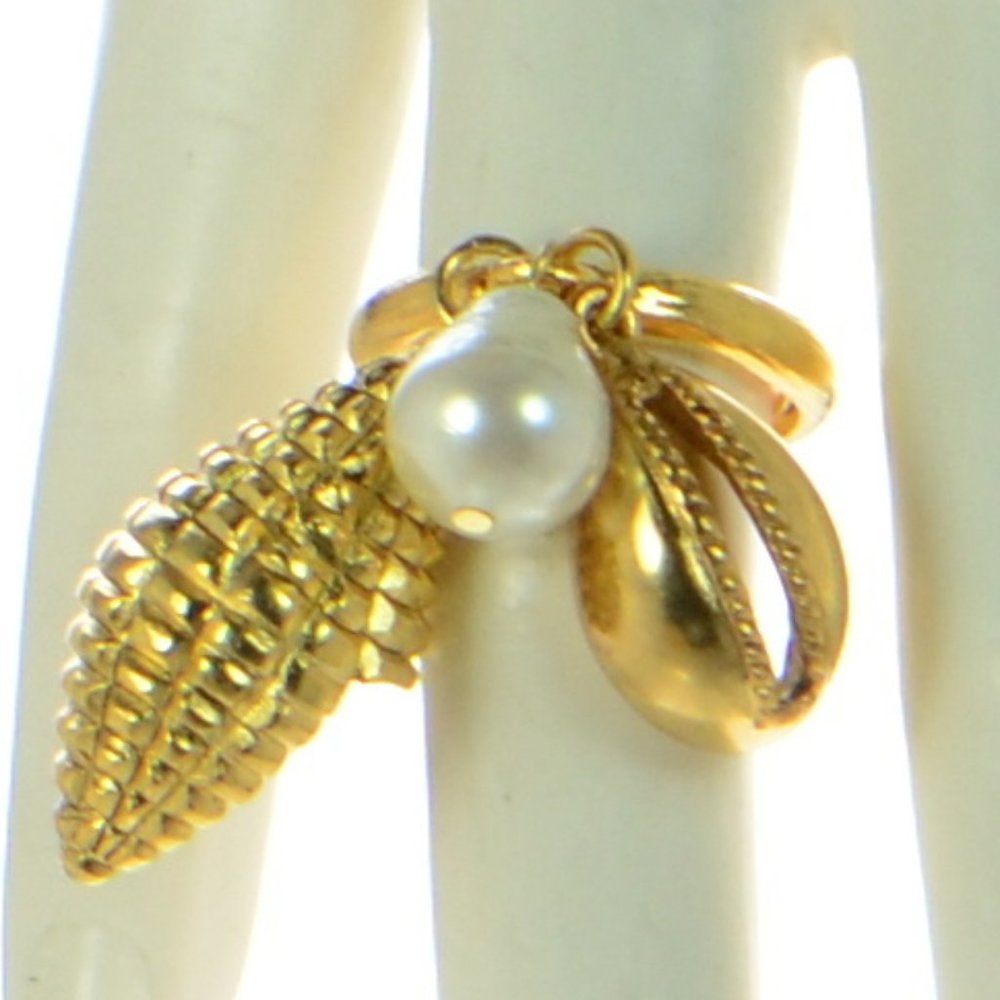 Oscar De La Renta Harp Shell & Pearl Ring